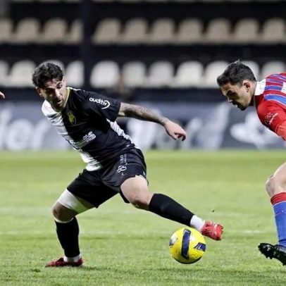 Farense-Felgueiras empatam 0-0 com poucas oportunidades