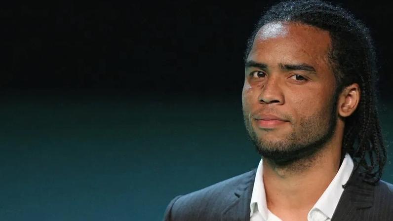 Carlos Alberto expulso de condomínio no Brasil