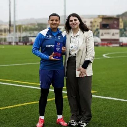 Daniuska recebe prémio de melhor jogadora de janeiro da Liga BPI