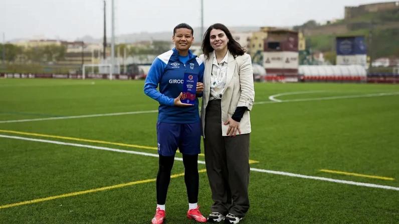 Daniuska recebe prémio de melhor jogadora de janeiro da Liga BPI