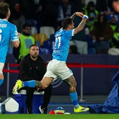 Nápoles vence Lecce e reforça o terceiro lugar da Serie A