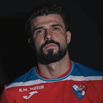 Héctor Hernández sofre rotura muscular e fica fora a longo prazo.