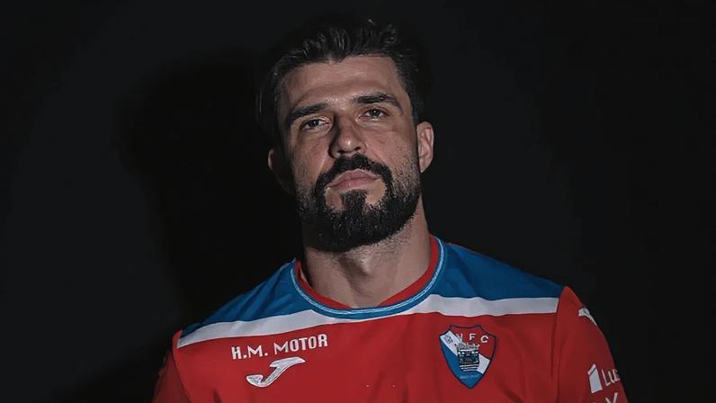 Héctor Hernández sofre rotura muscular e fica fora a longo prazo.