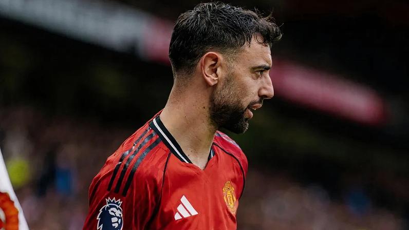 Bruno Fernandes durante o Manchester United-Aston Villa