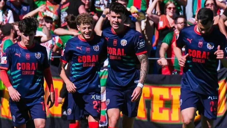 Madeirenses vencem em Leiria e aproximam-se da subida à Liga Betclic