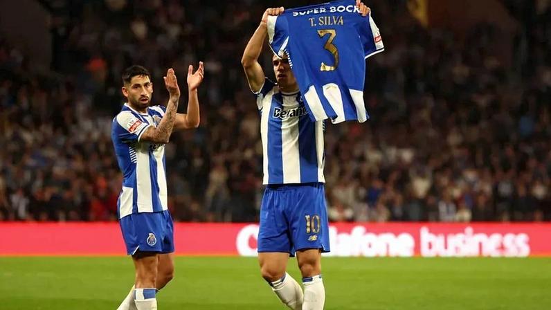 Gabri Veiga dedica vitória a Thiago Silva e não quer saber do Sporting