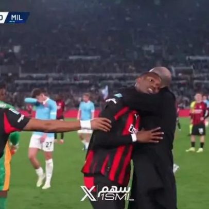 Rafael Leão irrita-se com substituição, pede explicações e afasta Allegri