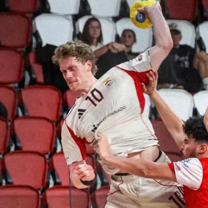 Kristian Olsen, ator, lutando com lesões; não comenta apoio do Benfica