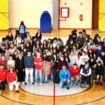 Rafael Guzzo e Alexandre Guedes visitam escola no Caniço