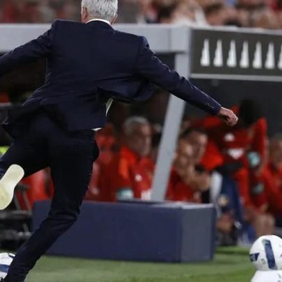 Mourinho diz que só fica exaltado no intervalo, não no final do jogo