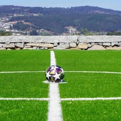 Antigos jogadores inauguram novo campo de futebol em Ronfe