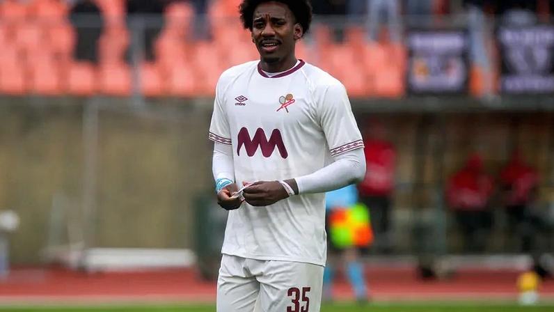 Bryan Róchez suspenso dois jogos