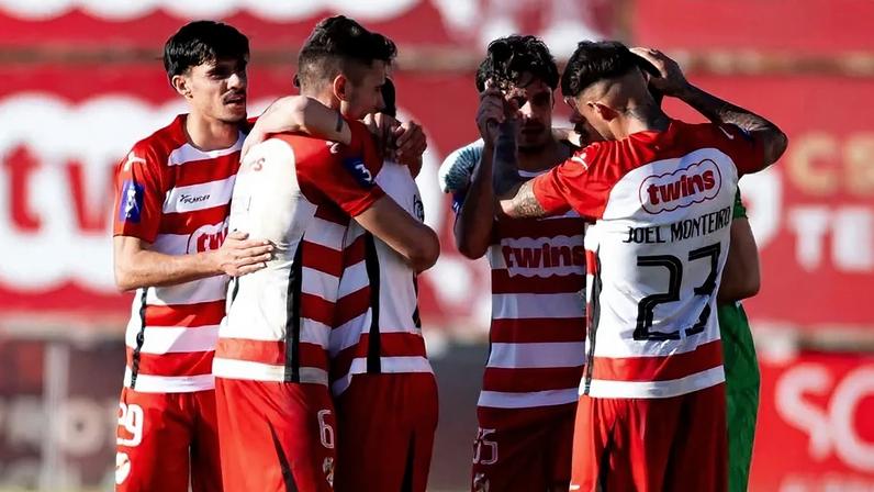 Dani Alves alimenta crença de permanência do São João de Ver