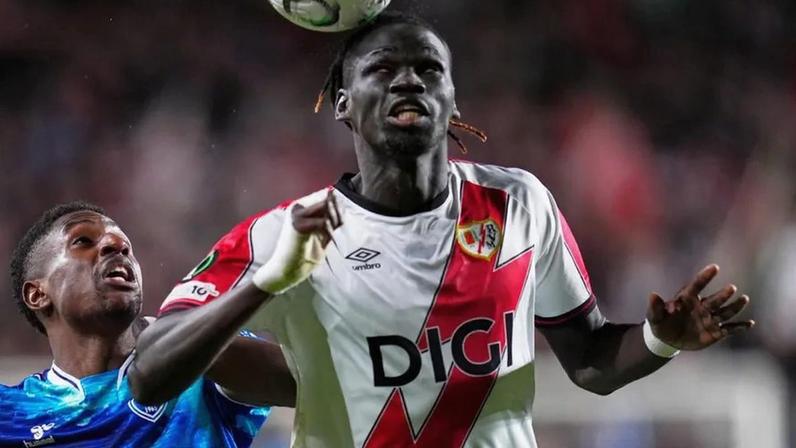 Jogador senegalês desafia dirigentes do futebol africano com a medalha