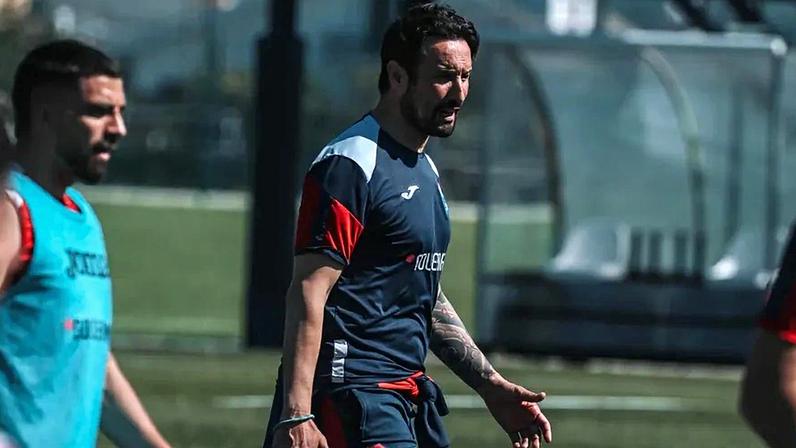 César Peixoto reage durante o treino do Gil Vicente