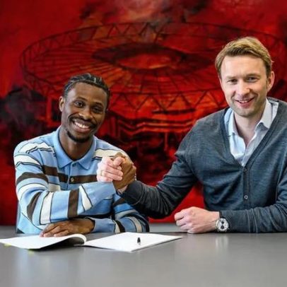 Nathan Tella renova contrato com o Leverkusen