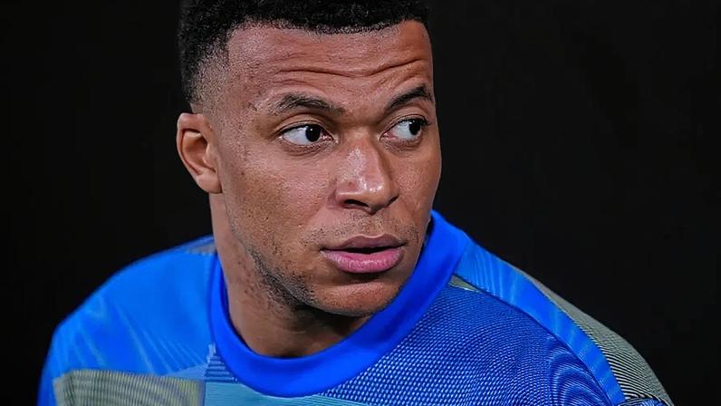 Mbappé no centro de polémica sobre lesão