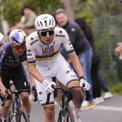 Pogacar vence Milão-Sanremo após queda e bicicleta avariada