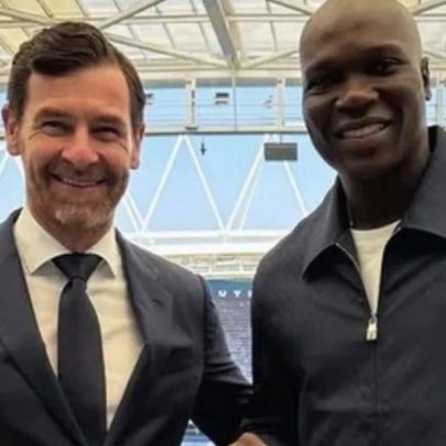 Aboubakar visita o FC Porto e propõe parceria com a academia de futebol