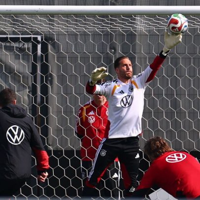 Baumann: é impossível copiar Neuer pela baliza da Alemanha