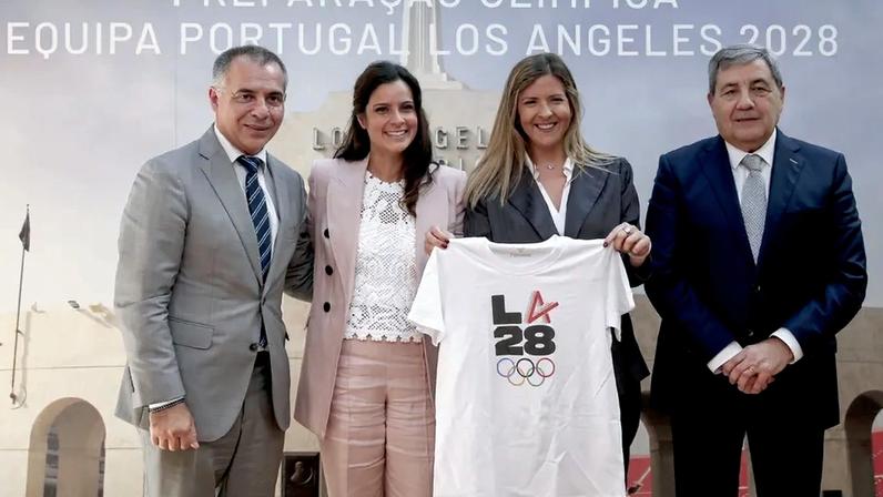 Ministra recebeu camisola alusiva a Los Angeles'2028