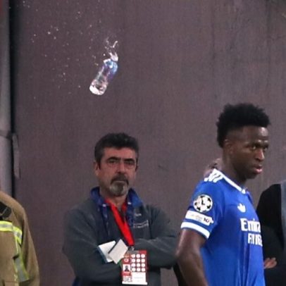 UEFA multou Benfica em 73 mil euros por racismo, laser e arremesso de objetos