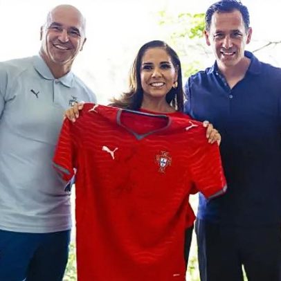 Hospitalidade a Seleção retribuída com camisola assinada por Proença e Martínez