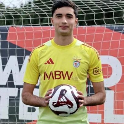 Guarda-redes de 16 anos assina contrato profissional com o Benfica