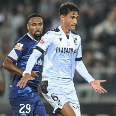 Mitrovic brilha pela seleção sub-21 da Sérvia