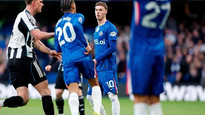 Cole Palmer no relvado durante jogo do Chelsea