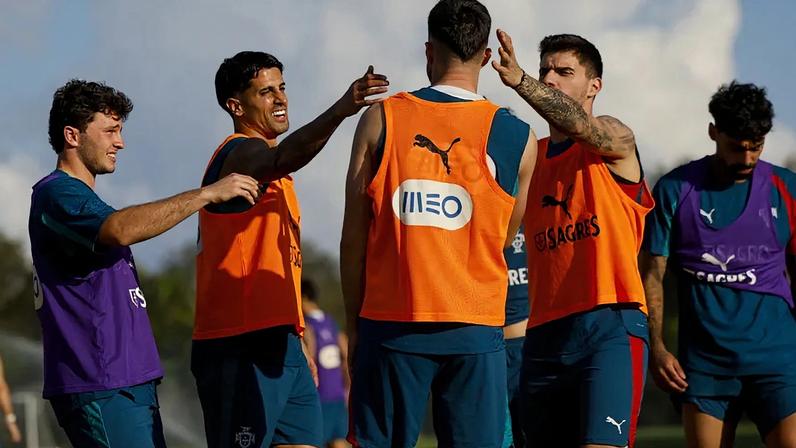 João Neves (à esq.) trabalhou sem limitações