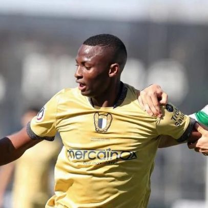 Abubakar vence o Sporting