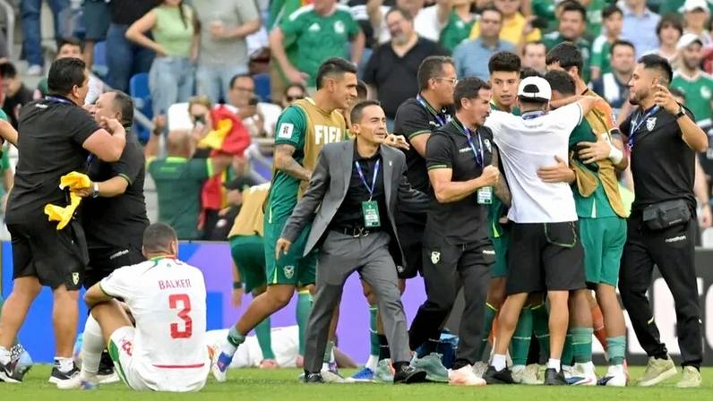 Celebração e tensão na equipa da Bolívia após vitória sobre o Suriname