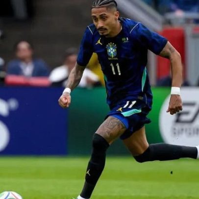 Raphinha fica afastado um mês por lesão e falha quartos de final da Champions