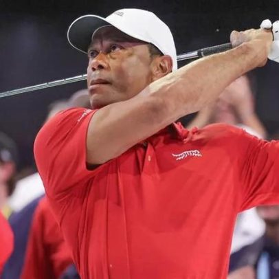 Tiger Woods envolvido em grave acidente de viação com carro capotado