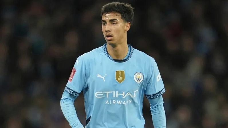 Jogador está no Girona por empréstimo do Manchester City