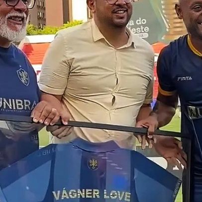 Vágner Love marca no adeus aos relvados e agradece aos fãs