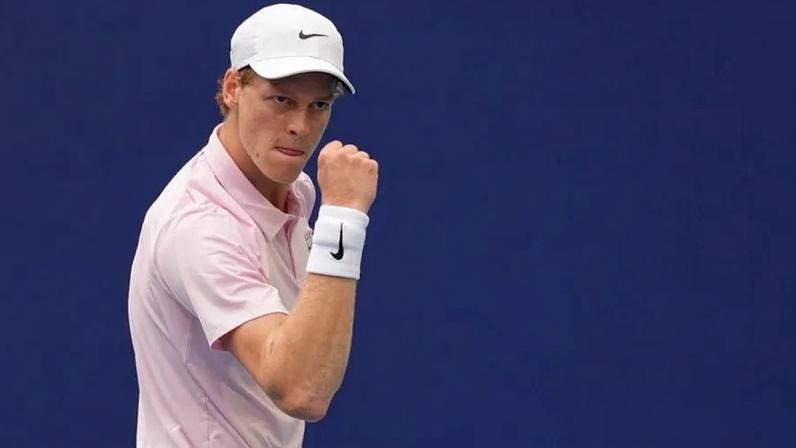 Jannik Sinner bate Lehecka na final e levanta o troféu em Miami