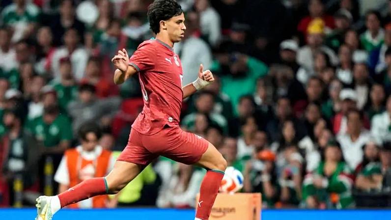 João Félix diz ter regularidade na Arábia e joga na posição certa