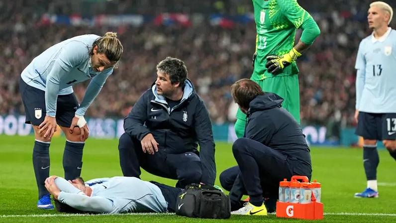 Joaquín Piquerez sofre uma lesão no tornozelo e fica com o Mundial em risco