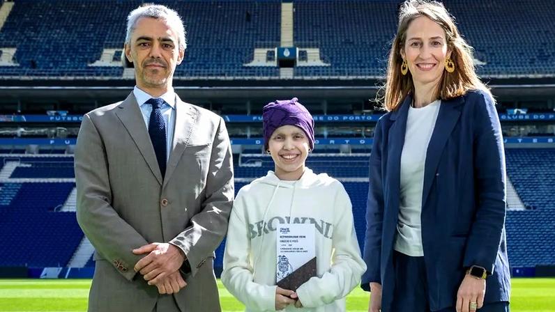 Luísa recebeu o prémio no relvado do Dragão