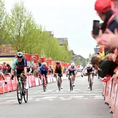 Franceses dominam Paris-Camembert com Iúri Leitão em 52.º
