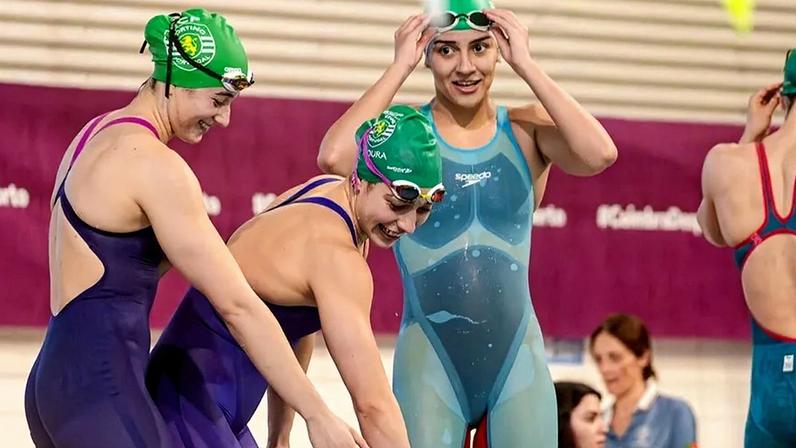 Nadadoras do Sporting celebram quebra de recordes nos 4x100 metros estilos