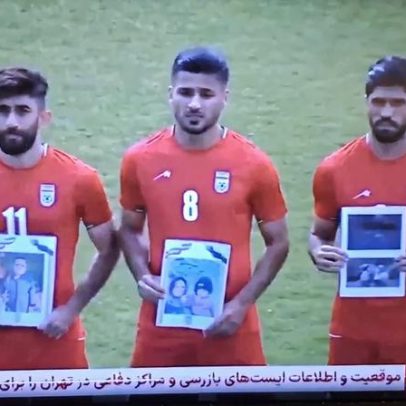 Seleção do Irão homenageia vítimas do bombardeamento na escola primária feminina