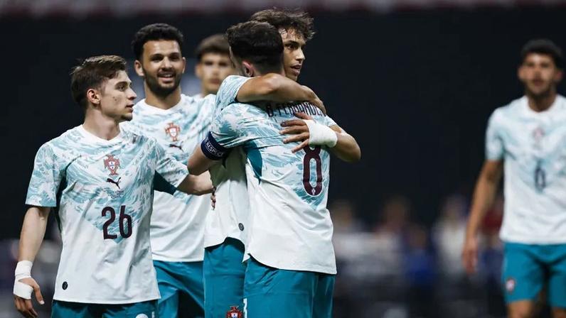 João Félix agradece a Bruno Fernandes pela a assistência no golo frente aos EUA