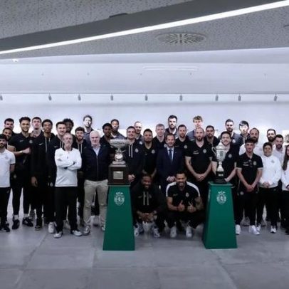 Taças de Portugal de basquetebol e voleibol chegam ao Museu do Sporting