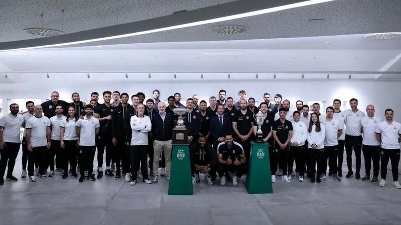Taças de basquetebol e voleibol no Museu Sporting com Frederico Varandas