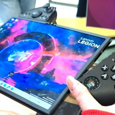 Consola portátil com ecrã dobrável transforma-se num PC