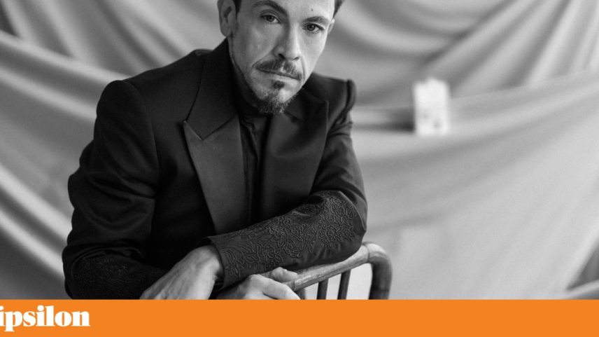 Ricardo Ribeiro, fadista, voz imensa: *A Alma Só Está Bem Onde Não Cabe*