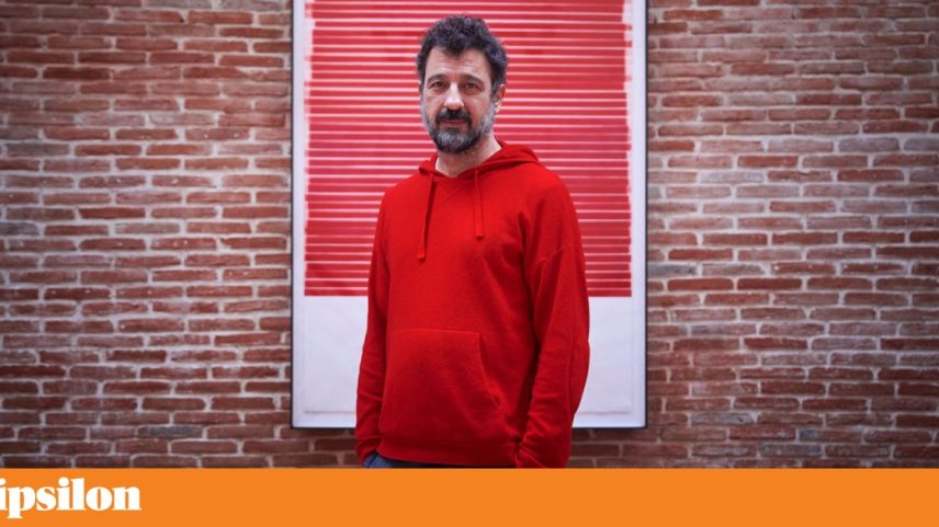 Em *Passageiros*, o seu nono volume de poesia, Miguel Cardoso usou versos e postais (sobretudo de Berlim) para ser outro, sem deixar de ser ele próprio